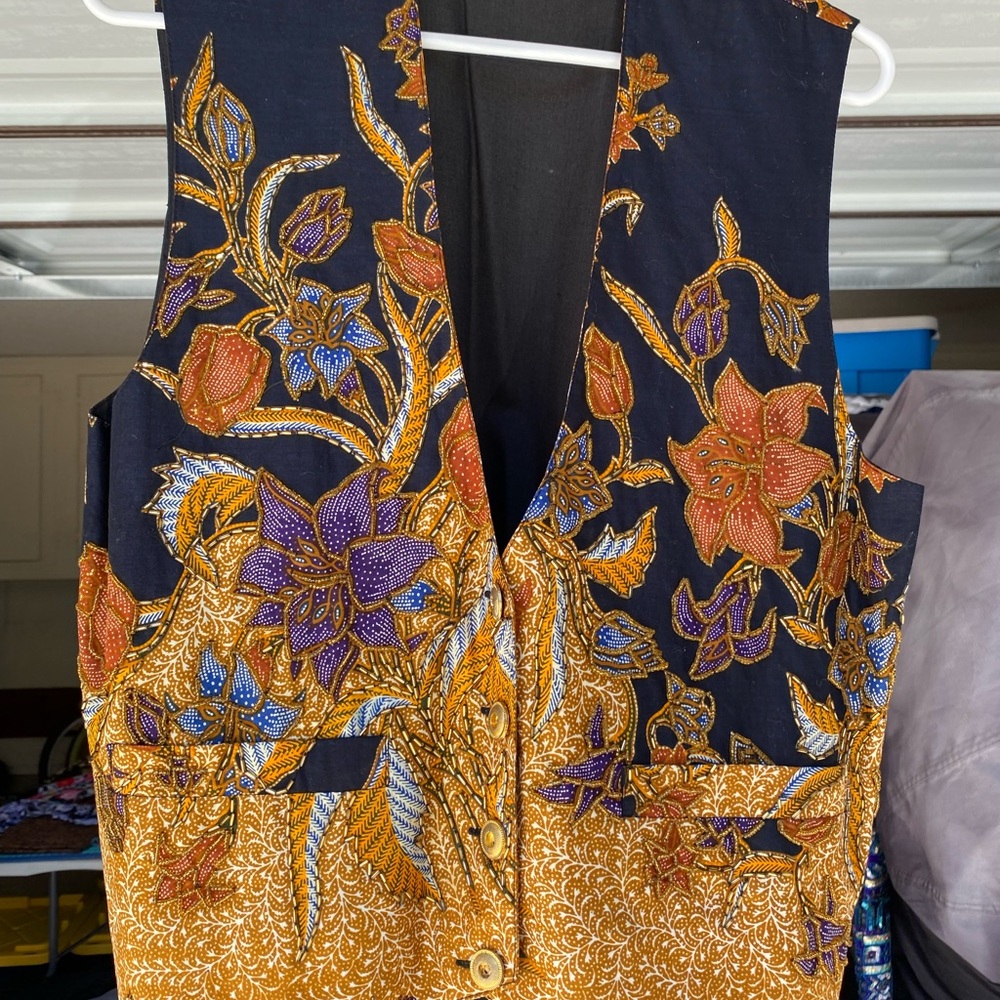 Creazioni Black Floral Vest